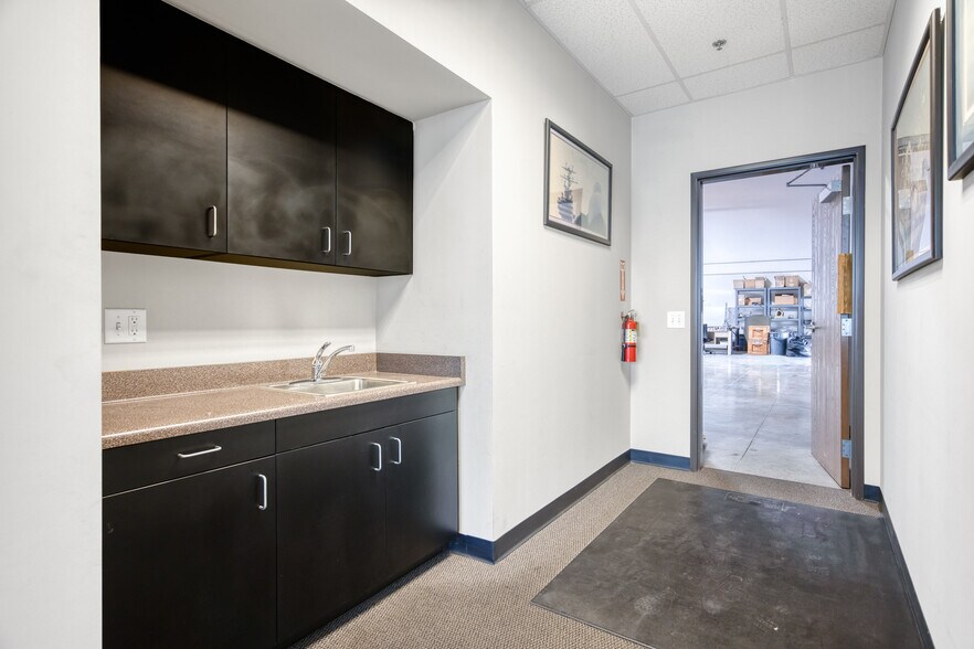 More Photos Of 1452 E Valencia Dr, Fullerton Warehouse For Lease