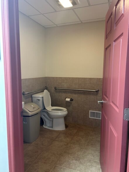 More Photos Of 85 Hopper Ave, Waldwick Medical For Lease