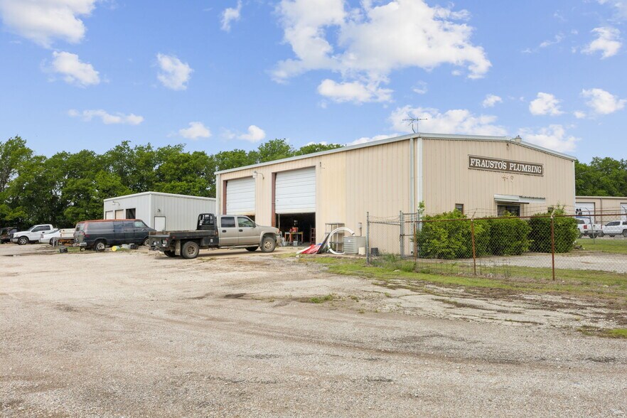 More Photos Of 449 National Dr, Rockwall Warehouse For Sale