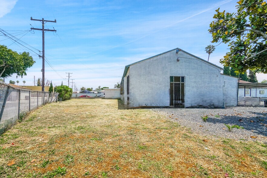 More Photos Of 109 S Aprilia Ave, Compton Religious Facility For Sale