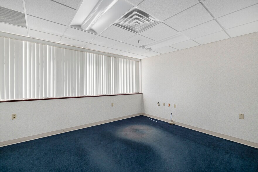 More Photos Of 999 S Broadway, East Providence Medical For Lease