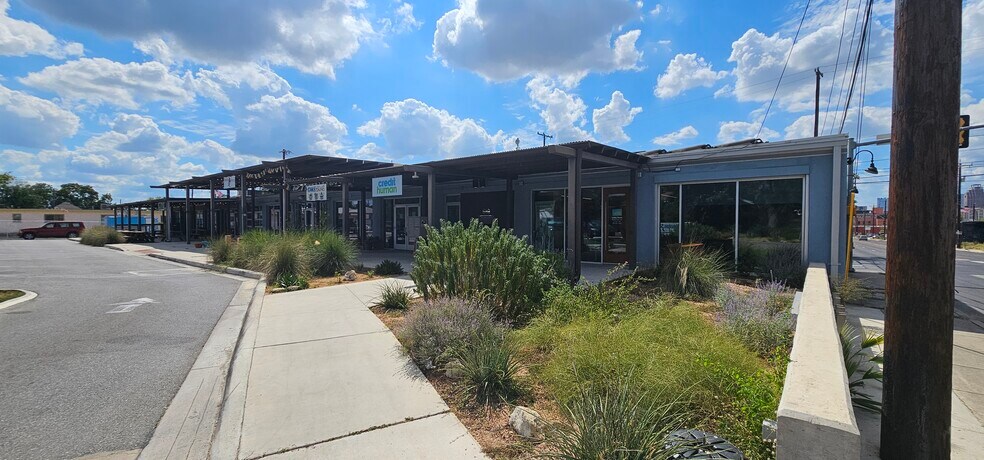 More Photos Of 1602 E Houston St, San Antonio Restaurant For Lease