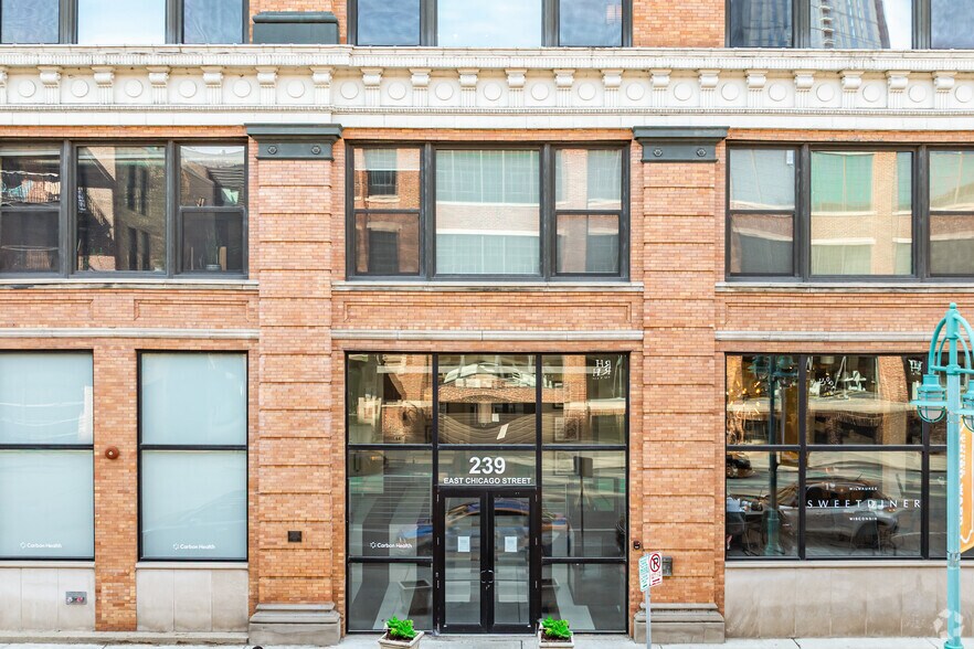 More Photos Of 239 E Chicago St, Milwaukee Apartments For Lease