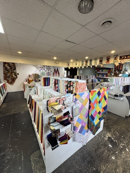 More Photos Of 1122-1128 Eureka Rd, Wyandotte Storefront Retail Office For Sale