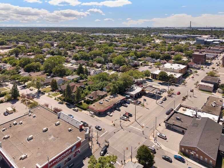 More Photos Of 1705 Wyandotte St W, Windsor Storefront For Sale