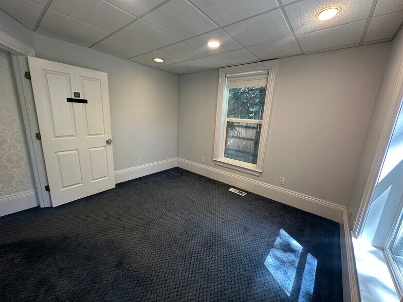 More Photos Of 550 W Musser St, Carson City Office For Lease