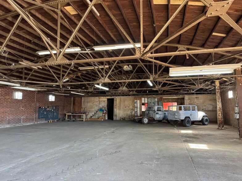 More Photos Of 3071 Broadway, Macon-Bibb Warehouse For Sale