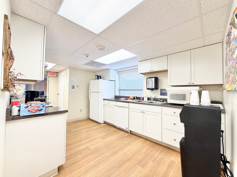 More Photos Of 1330 Mercer St, Princeton Office For Sale