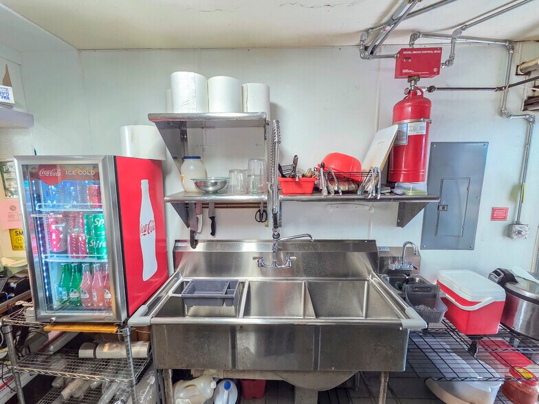 More Photos Of 2239 Waikolu Way, Honolulu Apartments For Lease