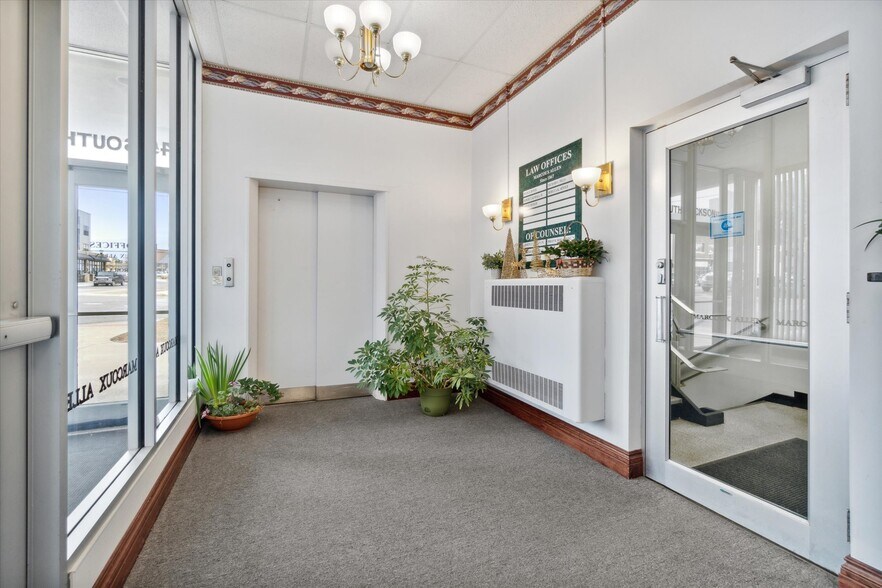 More Photos Of 145 S Jackson St, Jackson Loft Creative Space For Sale