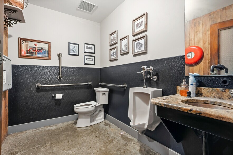 More Photos Of 117 E Allegan St, Otsego General Retail For Sale