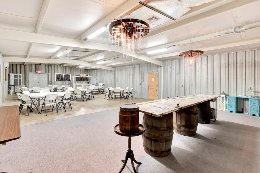 More Photos Of 321 Kolle Road, Inez General Retail For Sale