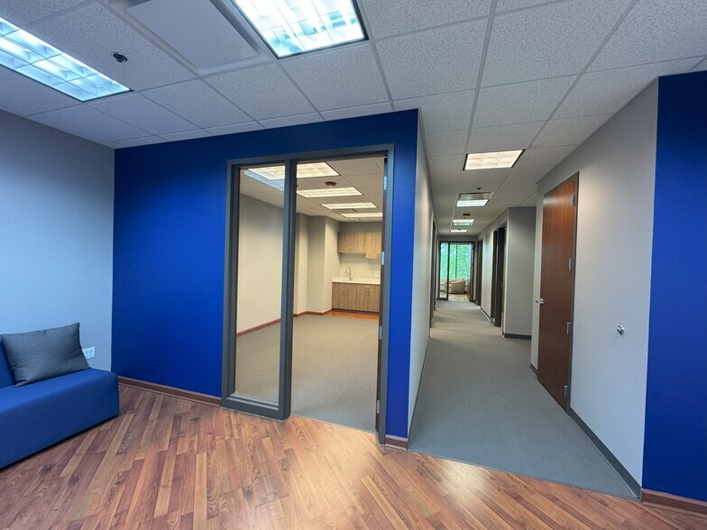 More Photos Of 4200 Cantera Dr, Warrenville Office For Sale