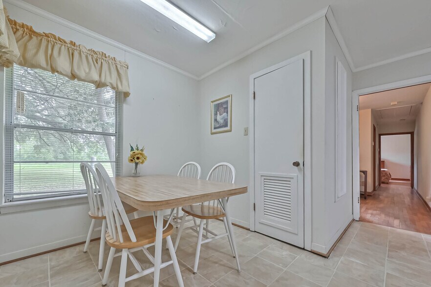 More Photos Of 8713 Wayfarer Ln, Houston Loft Creative Space For Sale