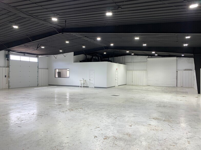 More Photos Of 15930 Cypress North Houston Rd, Cypress Warehouse For Lease