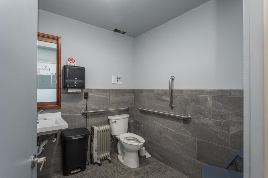 More Photos Of 815 E 1st Ave, Osakis Flex For Lease