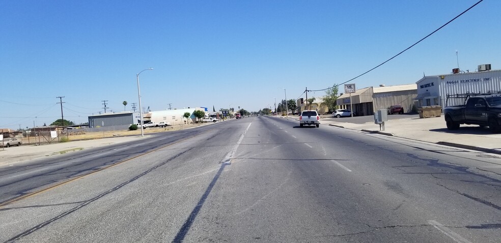 More Photos Of 1700 S K St, Tulare Storefront Retail Office For Lease