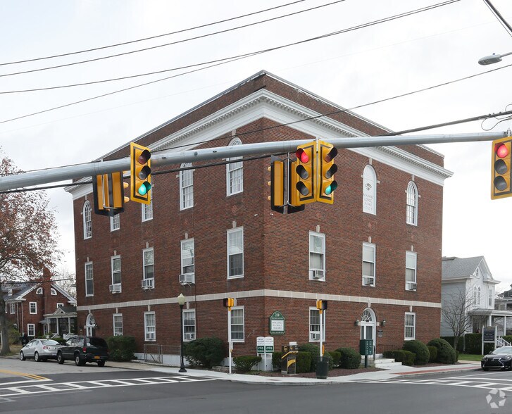 More Photos Of 220 Roanoke Ave, Riverhead Office For Lease