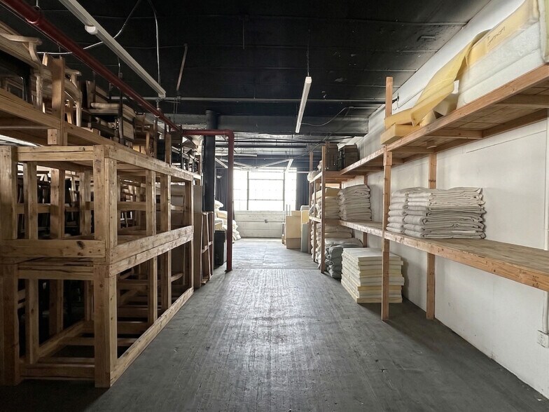 More Photos Of 830 Barry St, Bronx Warehouse For Lease