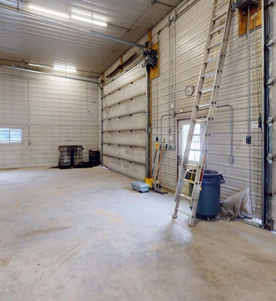 More Photos Of 187 2nd Avenue, Rosenort Warehouse For Sale