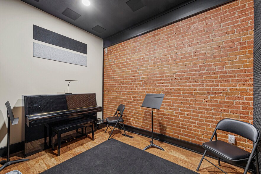 More Photos Of 106 N Main St, Le Sueur Office Residential For Sale