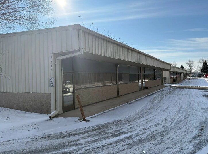 More Photos Of 21495 Russell St, Rockwood Light Distribution For Lease