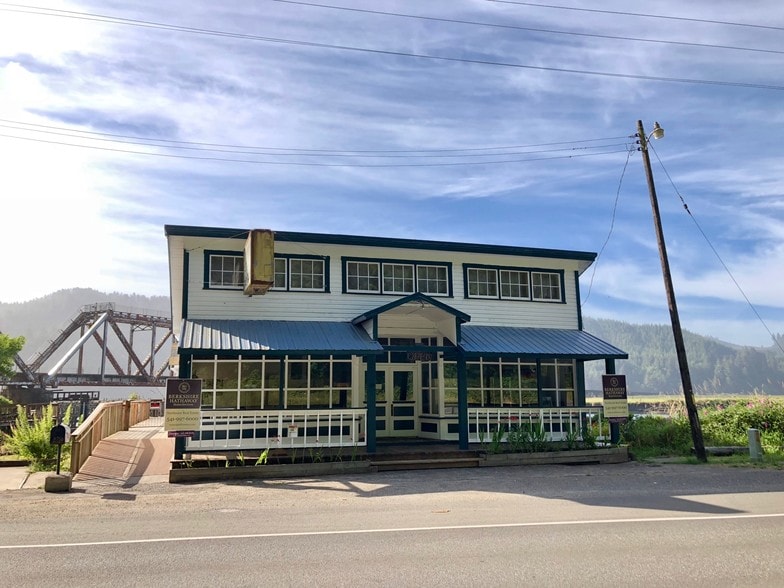 More Photos Of 6750 Or-126 Hwy, Florence Marina For Sale