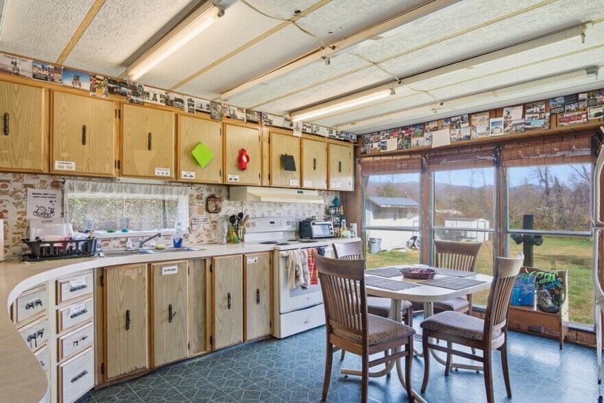 More Photos Of 204 Douglas Ln, Pearisburg Hospitality For Sale