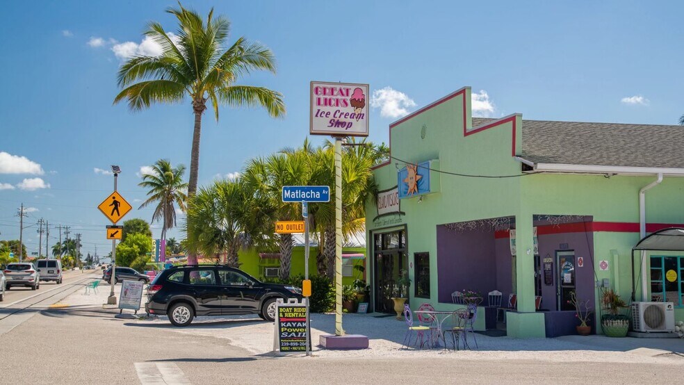 More Photos Of 4643-4645 NE Pine Island Rd NW, Cape Coral Freestanding For Lease