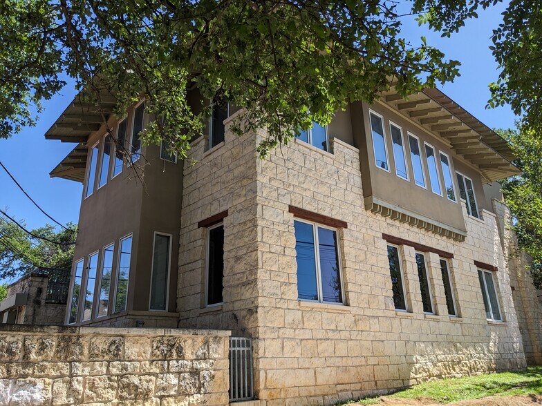 More Photos Of 1508 W 5th St, Austin Office For Lease