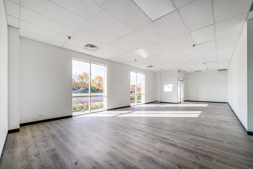 More Photos Of 330 E Route 22, Lake Zurich Warehouse For Lease