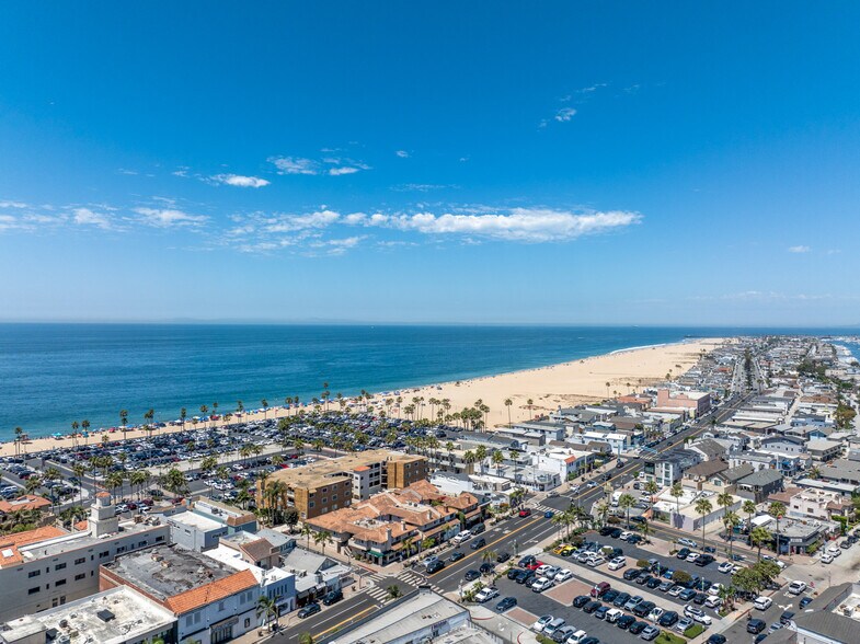 More Photos Of 611-615 E Balboa Blvd, Newport Beach Storefront Retail Residential For Sale