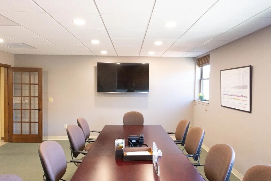 More Photos Of 155 Main St, Manchester Office For Sale