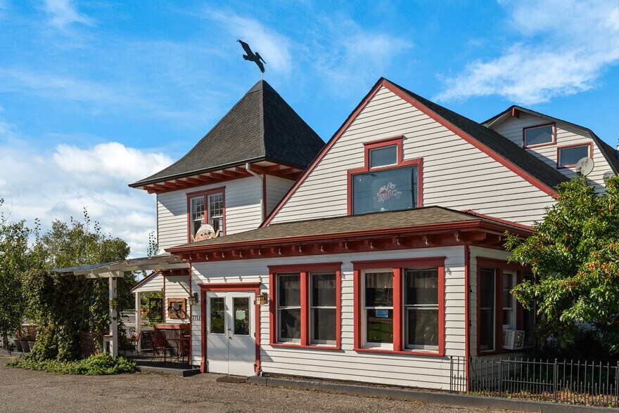 More Photos Of 2711 W College St, Bozeman Restaurant For Sale