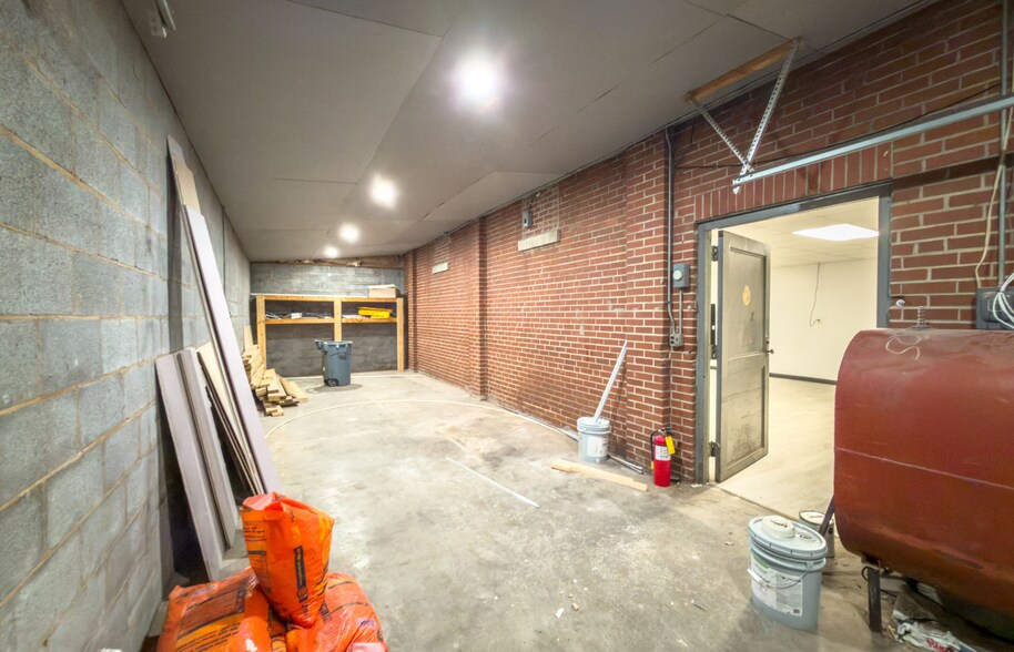 More Photos Of 3312 Cove Rd NW, Roanoke Storefront For Lease