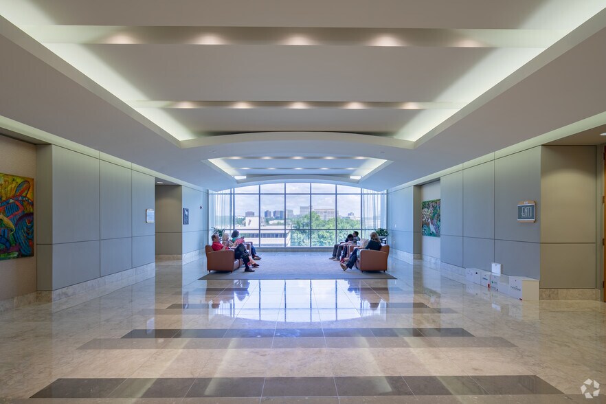 More Photos Of 5673 Peachtree Dunwoody Rd NE, Atlanta Medical For Lease