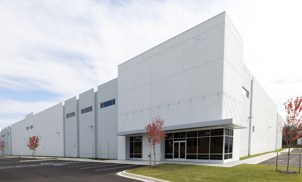More Photos Of 7917 Fernham Ln, District Heights Warehouse For Lease