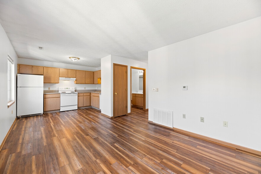 More Photos Of 1894-1898 Springfield Lake Blvd, Akron Apartments For Sale
