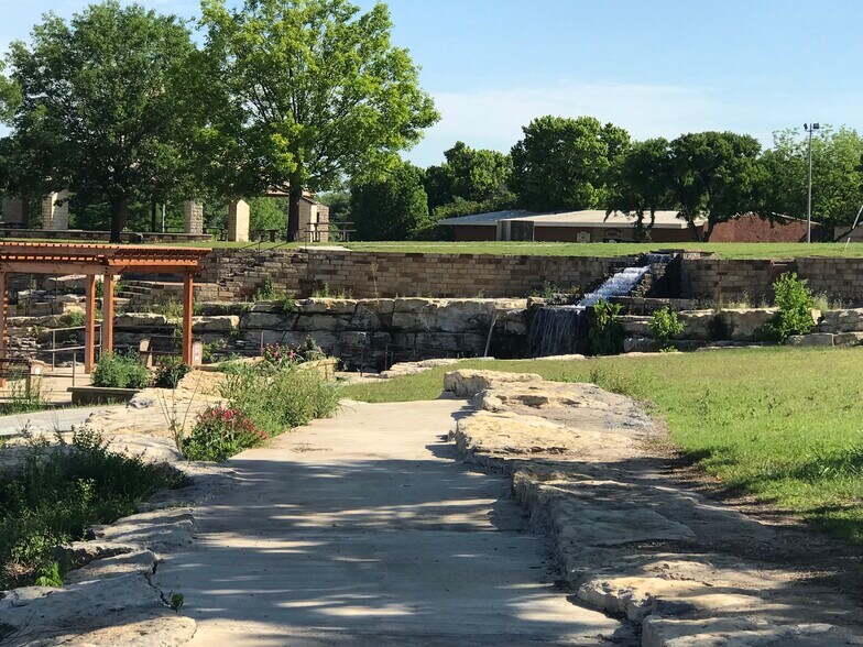 More Photos Of 106-110 S Cherokee St, San Saba Storefront Retail Office For Lease