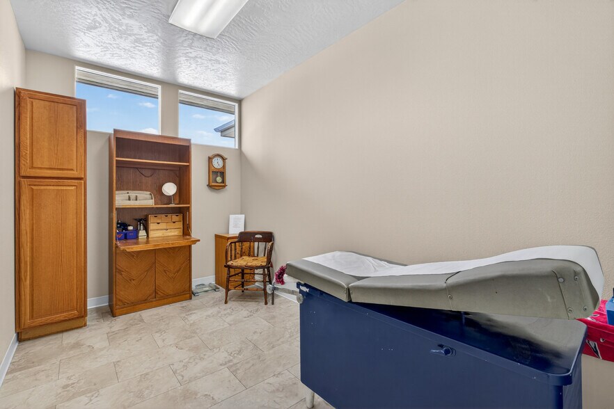 More Photos Of 619 Diagonal St, Clarkston Medical For Sale