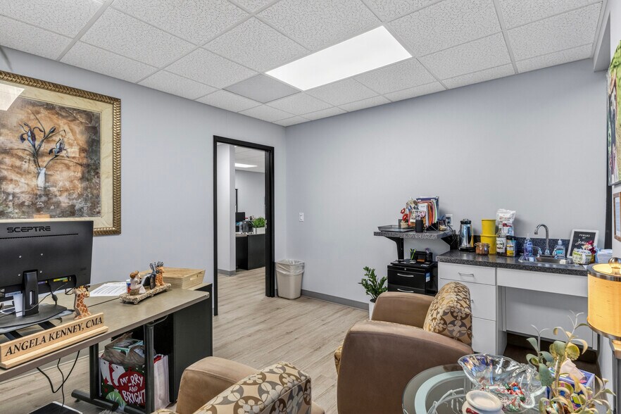 More Photos Of 160 Prosperous Pl, Lexington Medical For Sale
