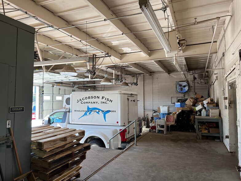More Photos Of 915 Pacific St, Omaha Warehouse For Sale