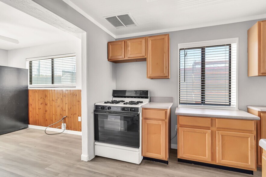 More Photos Of 517 S Lebaron St, Mesa Warehouse For Lease