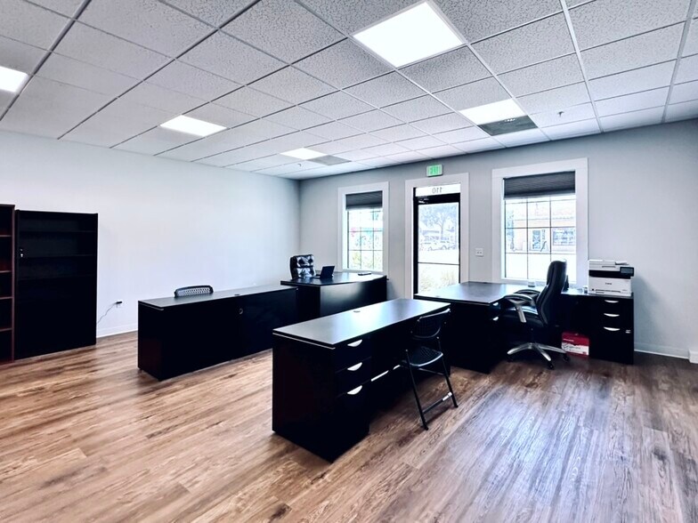 More Photos Of 605-701 E University Ave, Georgetown Storefront Retail Office For Sale