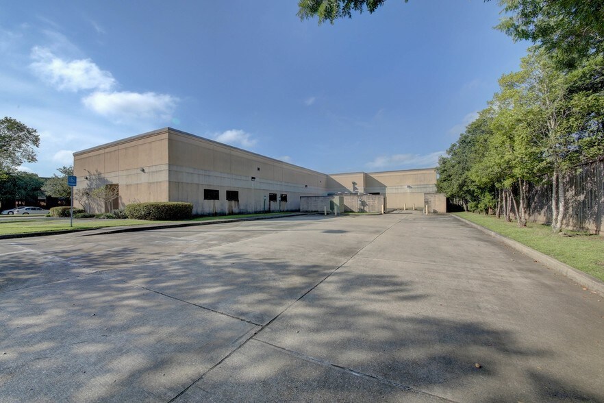 More Photos Of 901 Wilson St, Lafayette Hospital For Sale