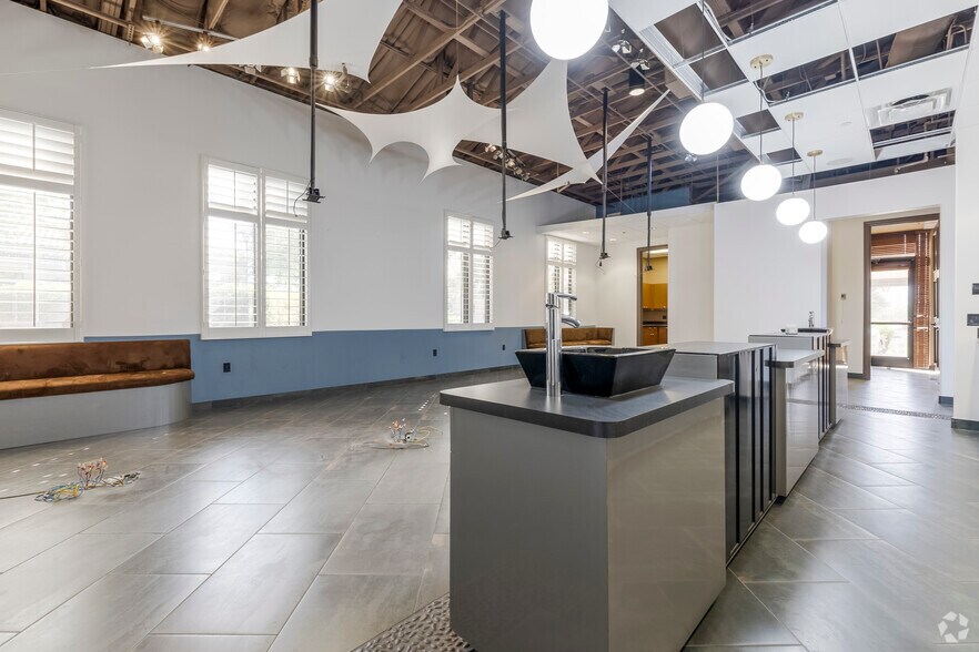 More Photos Of 1635 N Greenfield Rd, Mesa Medical For Sale