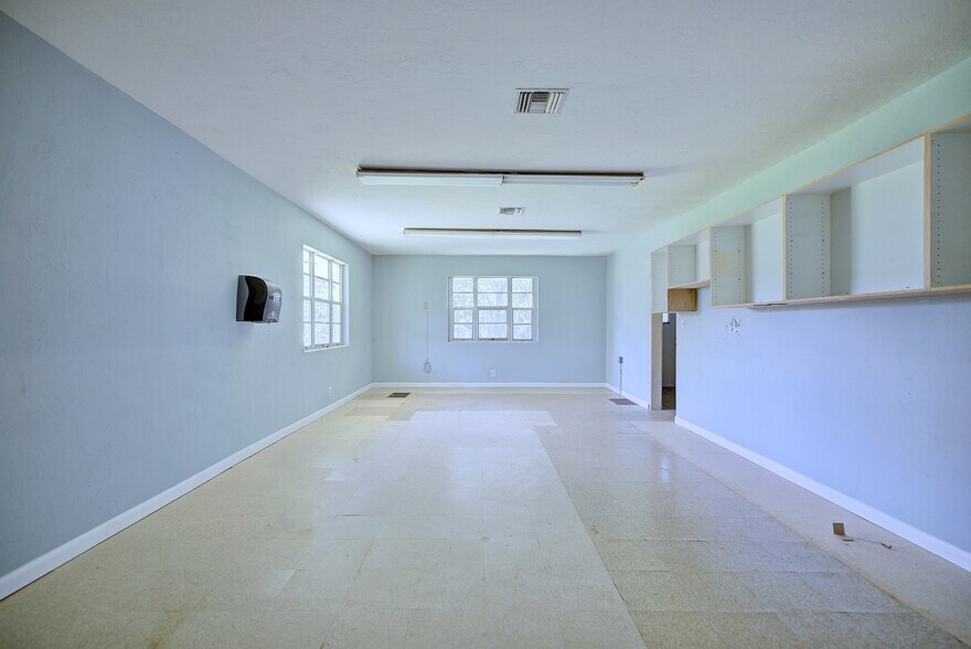 More Photos Of 10405 US Highway 27 S, Sebring Freestanding For Sale