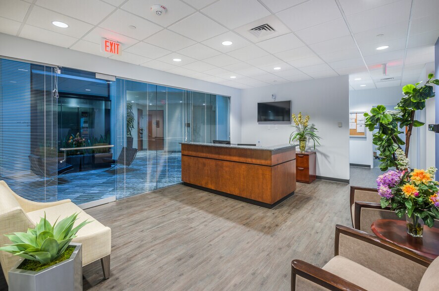 More Photos Of 208 Golden Oak Ct, Virginia Beach Office For Lease