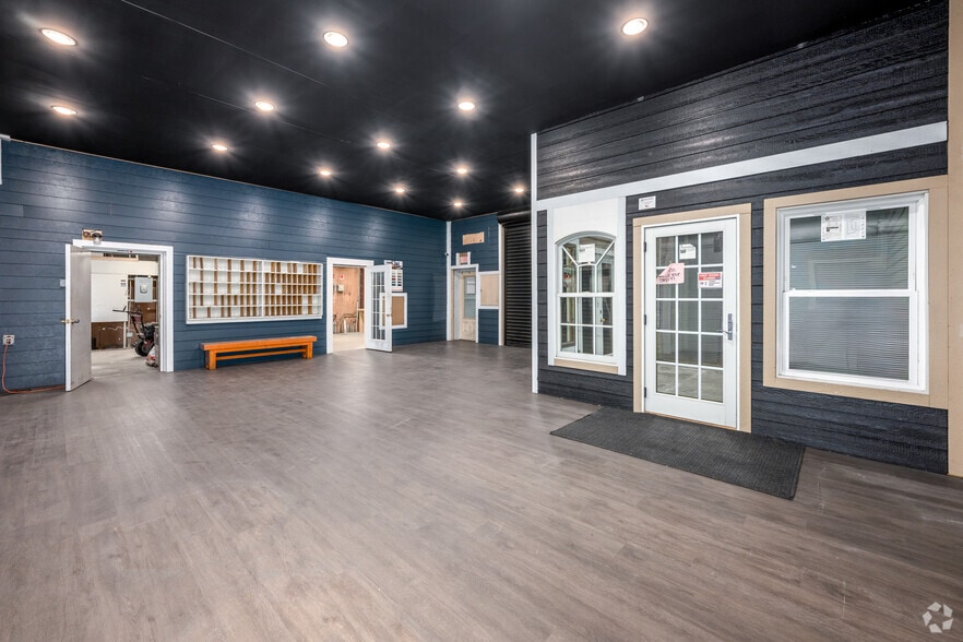 More Photos Of 7000 Old Landover Rd, Landover Warehouse For Lease