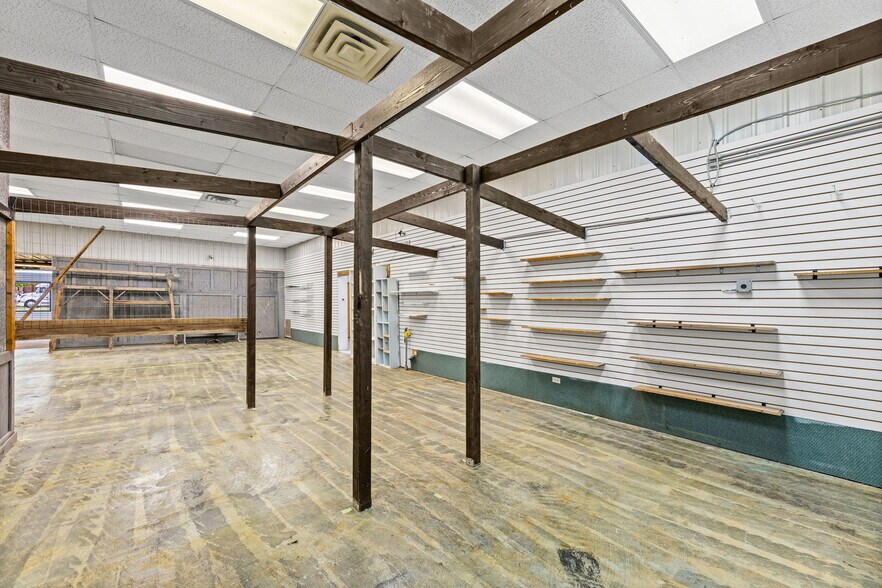 More Photos Of 600 N Maple St, Garnett General Retail For Sale